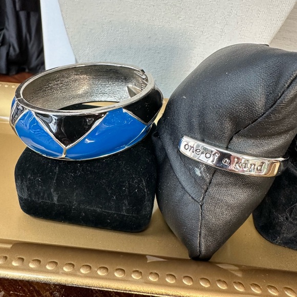 Blue and black silvertone bracelet group - Picture 4 of 7